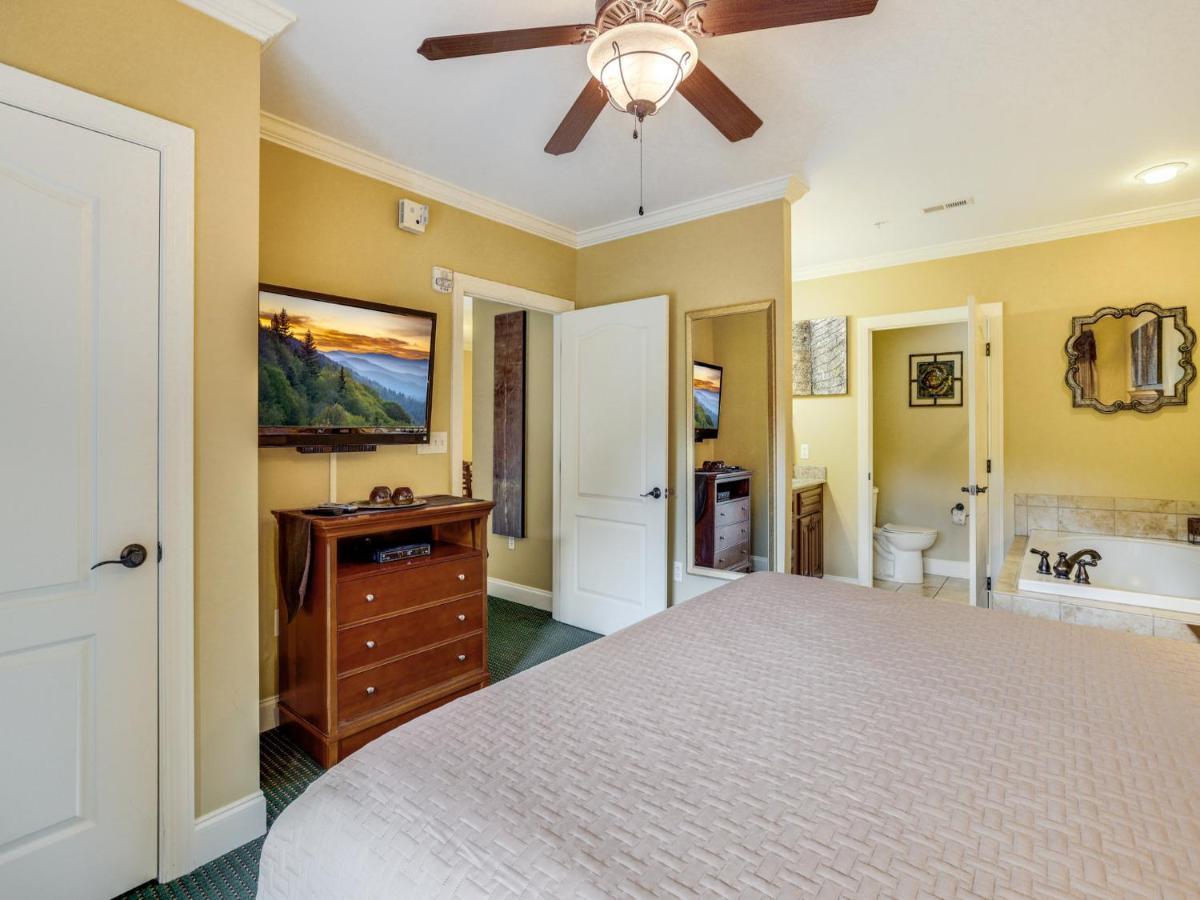 Downtown Delight, 2 Bedrooms, Pool, Hot Tub, Sleeps 6 แกตลิงเบิร์ก ภายนอก รูปภาพ