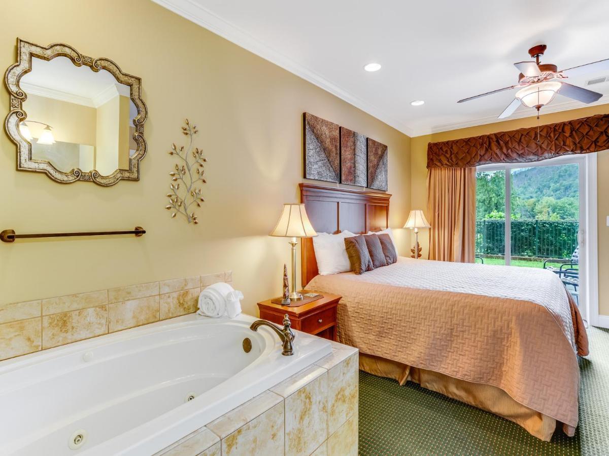 Downtown Delight, 2 Bedrooms, Pool, Hot Tub, Sleeps 6 แกตลิงเบิร์ก ภายนอก รูปภาพ