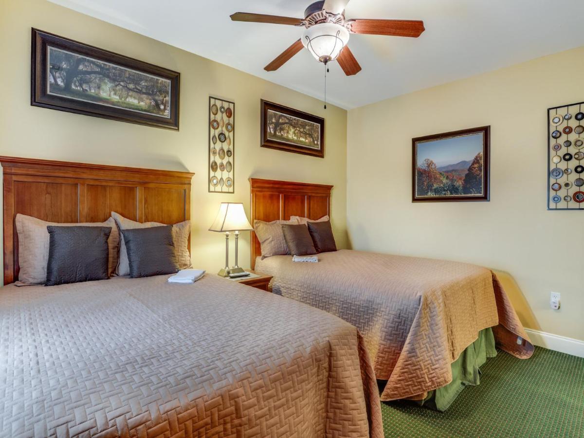 Downtown Delight, 2 Bedrooms, Pool, Hot Tub, Sleeps 6 แกตลิงเบิร์ก ภายนอก รูปภาพ