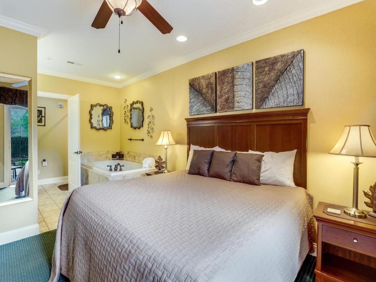 Downtown Delight, 2 Bedrooms, Pool, Hot Tub, Sleeps 6 แกตลิงเบิร์ก ภายนอก รูปภาพ